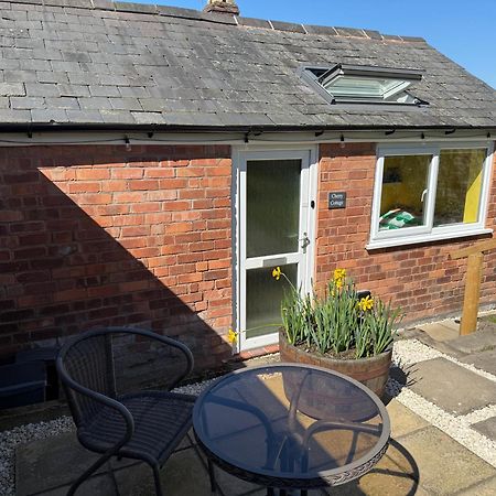 Cherry Cottage Retro Stay, Stourport Eksteriør billede